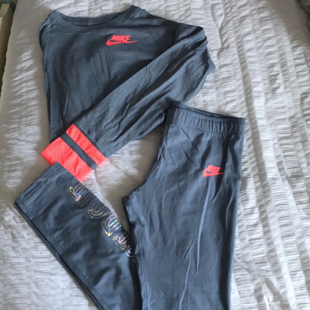 ❗️never worn❗️ Nike track set